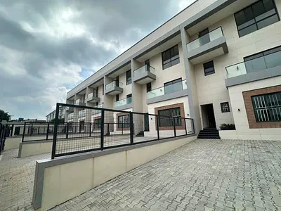 5 Bedrooms Townhouse + BQ