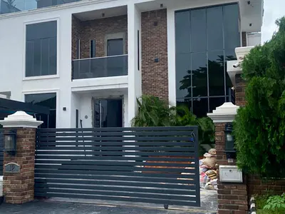 5 Bedroom Detached