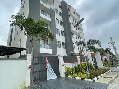 Luxury 2 Bedroom Apartment with Pool Gym Elevator and Lounge