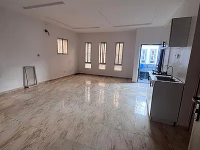 Spacious Masters Bedroom with Open Kitchen, 24/7light