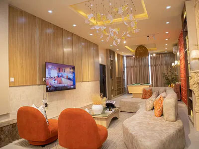 Contemporary and Tastefully Fully Furnished 3 Bedroom Apartment