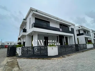 5-Bedroom Detached House with BQ