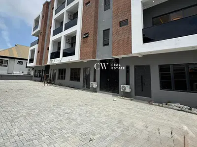 3 Bedrooms Maisonette