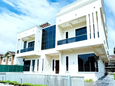 Massive 7 Bedroom Fully Detached Duplex
