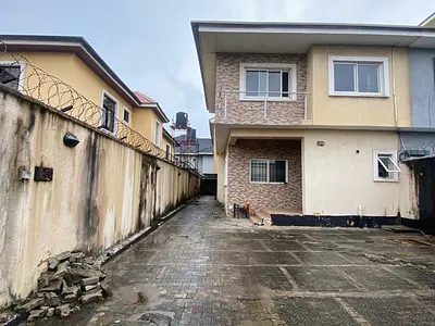 4 Bedroom Semi Detached House with BQ