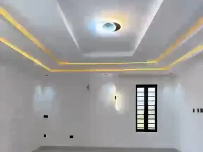 2 Units of a Fully Detached 6 Bedroom Duplex