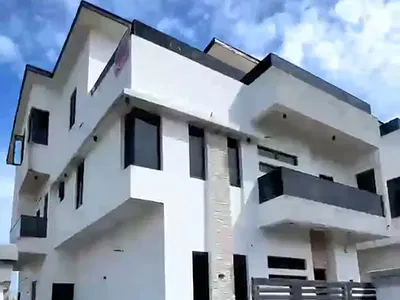 2 Units of a Fully Detached 6 Bedroom Duplex
