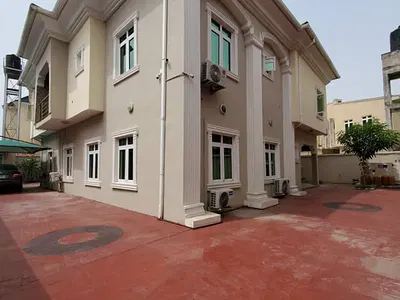 Spacious 5 Bedroom Fully Detached Duplex