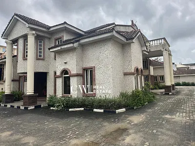 8 Bedroom Detached Duplex