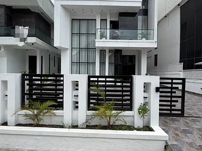 Contemporary 5 Bedroom Detached Duplex