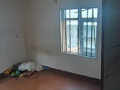 Single Room Shared Apartment Upstairs in Chevron