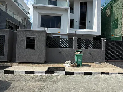 Luxury 5-Bedroom Detached Duplex with Excellent Facility