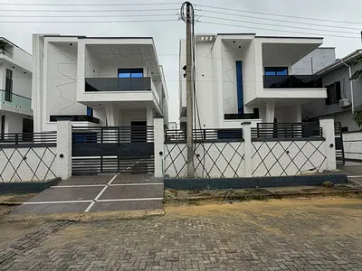 Luxury 5 B/R Detached House