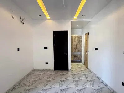 Serviced 2 Bedroom Apartment with En-Suite Rooms