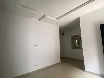 Newly Renovated Sharp One Bedroom Mini Flat
