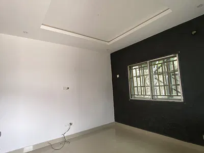 Newly Renovated Sharp One Bedroom Mini Flat