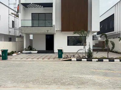 5 Bedroom Detached Duplex with BQ