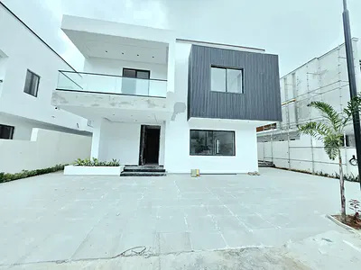 Stunning 4 Bedroom with a Swimming Pool