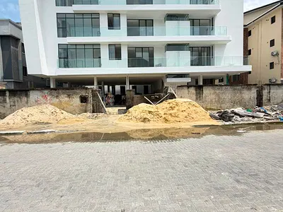 Spacious 2 Bed Apart with Pool&elevator Suitable for Investment