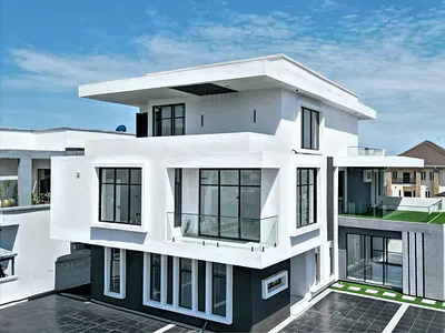 Stunning 5 Bedroom Detached Duplex