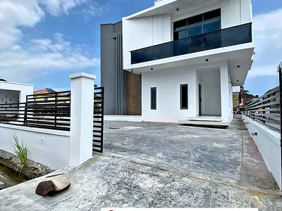 Modern 5 Bedroom Detached Duplex