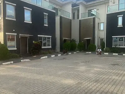 18 Bedroom Detached House