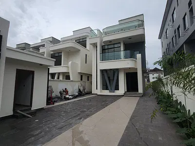 Luxury 5 Bedroom Detached with BQ, Pool, Cinema