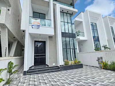 Luxurious 5-Bedrooms Fully Detached Duplex with Swimming Pool