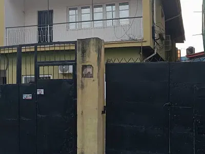 Newly Renovated 2 Bedroom Up Flat