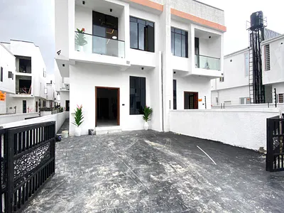 Luxury 4 Bedroom Semi Detach