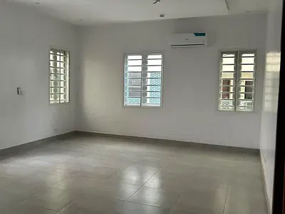 Exquisitely Finished 2 Bedroom Flat