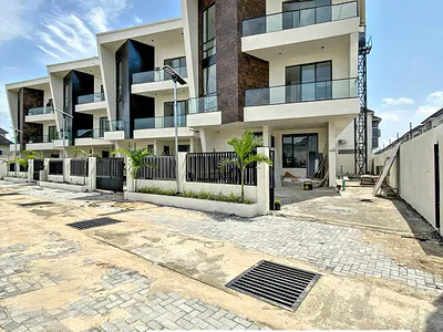 Stunning 6 Bedroom Detached Duplex