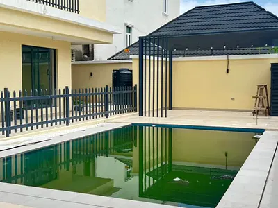5 Bedroom House