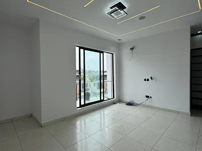 Stunning 4 Bedroom Semi-Detached Triplex with a BQ