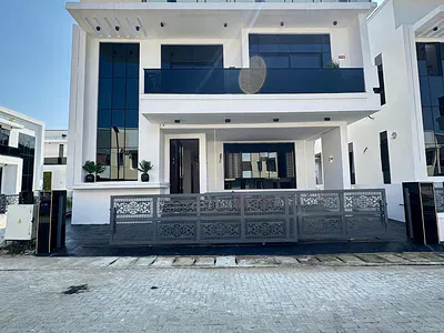 Exquisite Spacious Luxury 5 Bedroom Fully Detached Duplex