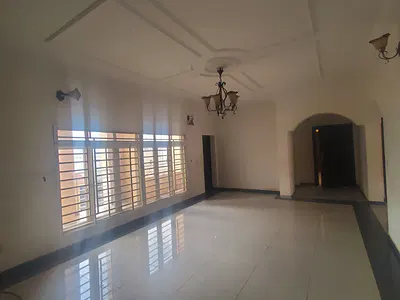 *superluxury 3bedroom Flat on the 1st Floor*