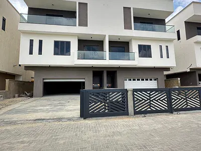 For Sale: Exquisite Spacious Luxury 4 Bedroom Semi-Detached Duplex