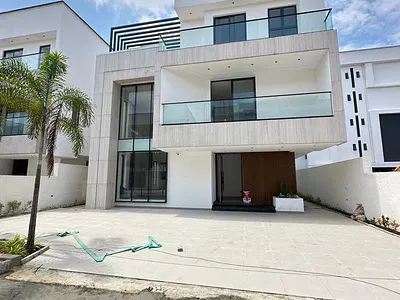 Gigantic Spacious Luxury 6 Bedroom Fully Detached Duplex
