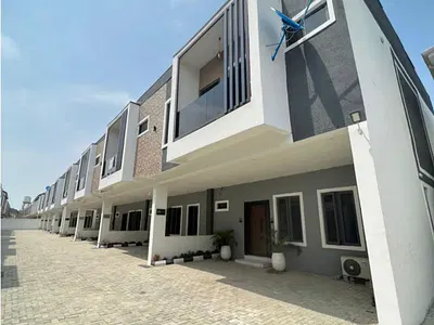 Distress 4 Bedroom Terrace Duplex