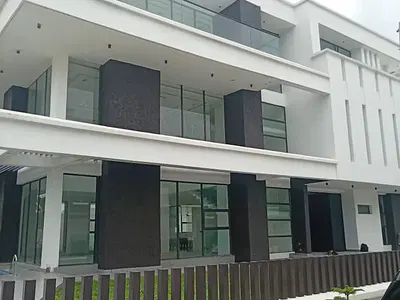 Exclusively Finished 5 Bed Luxury Home with, Cinema