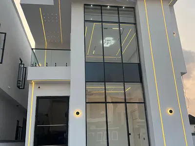 Luxury 5 Bedroom Fully Detached