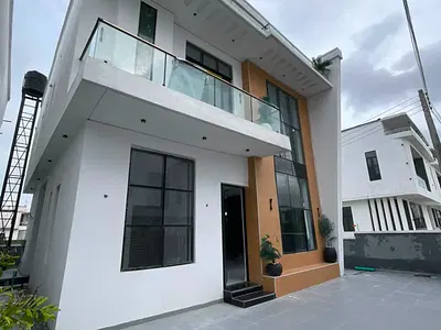 Beautiful 5 Bedroom Detached Duplex with Modern Facilities