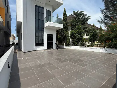 5 Bedroom Detached House