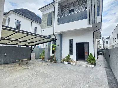 4 Bedr9m Detached House with a Room Boys Quarter and a Pool