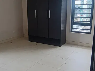Service 2 Bedrooms Flat by Pinnock Estate