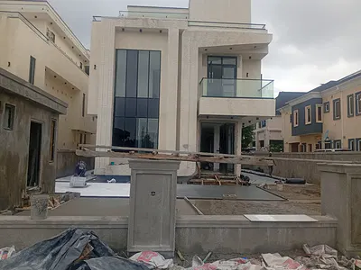 5 Bedroom Fully Detached House with Swimming Pool