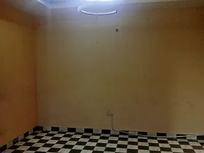 Clean 2 Bedroom Flat Upstairs