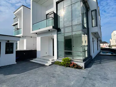 Spacious 5 Bedroom Duplex with a BQ and a Pool