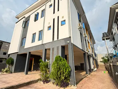 Nice 3 Beds Flat Apartment