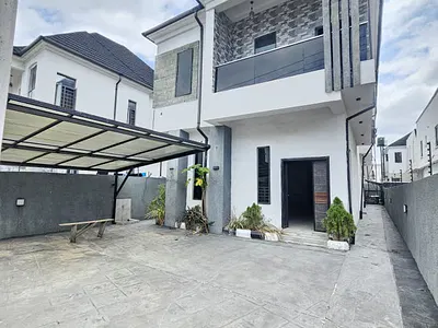 Massive Distress 4bedroom Fully Detached Duplex + BQ & Pool